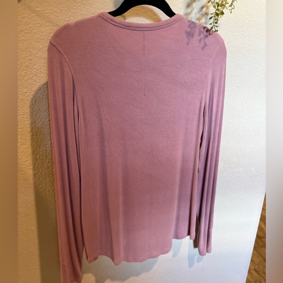 Lululemon hold tight long sleeve shirt - Picture 3 of 5